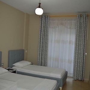 Zimmer mit zwei Einzelbetten