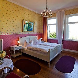 Standard Zimmer mit Kingsize-Bett