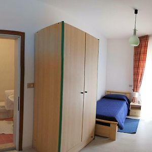 Camera con letto king size