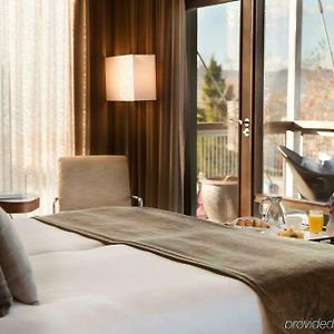 Zimmer mit Kingsize-Bett