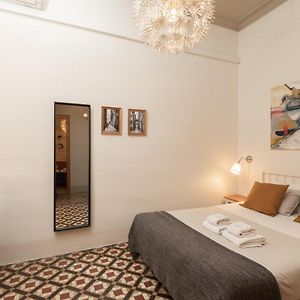 Budgetrum med King size-säng