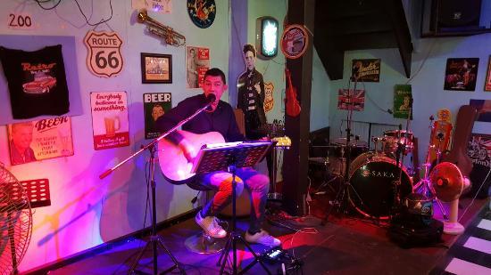 Retro Bar & Grill