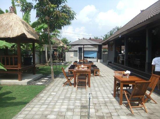 Jungut Batu Theatre Restaurant