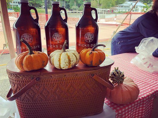 Wicks Park Bar & Grille