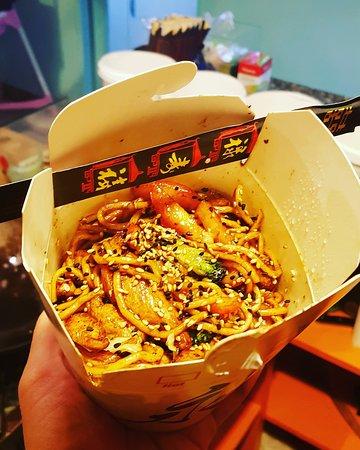 Adonis Noodle & Waffle Lara