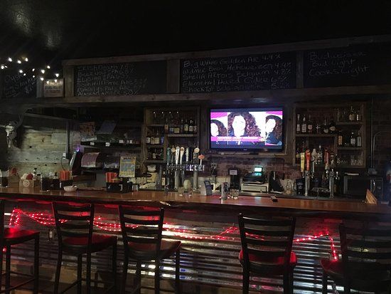 Pine Tree Bar & Grill