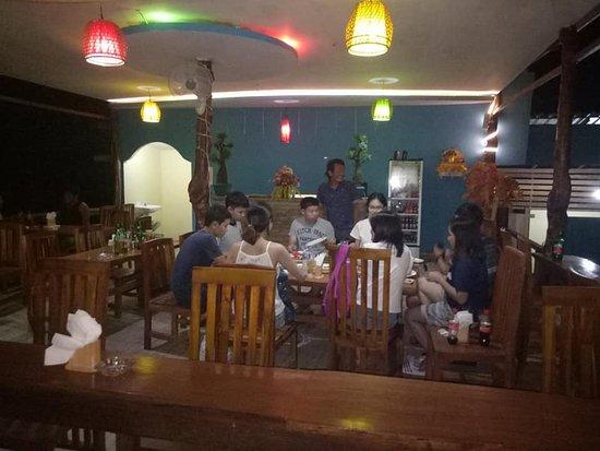 Hallo Warung Bar & Grill
