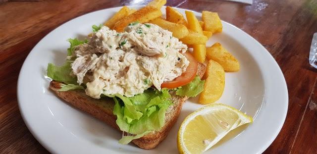 Charlie's Cafe'