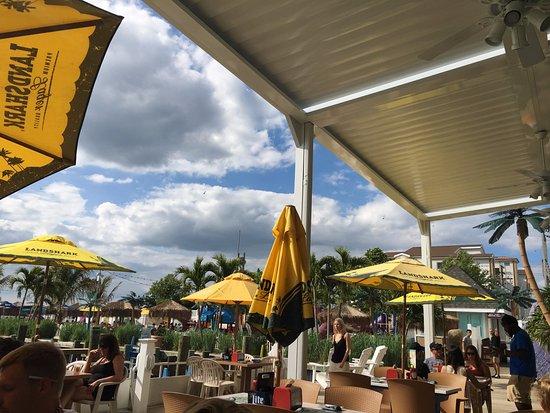 De Lazy Lizard Bar and Grill