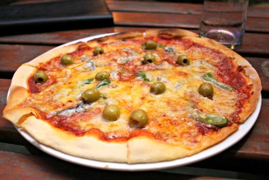 La Fontaine Restaurant & Pizzeria