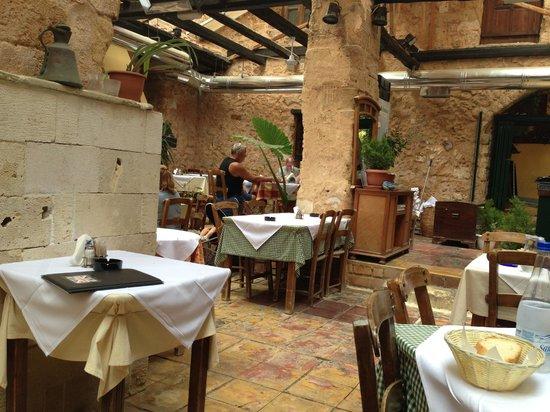 Ela Taverna