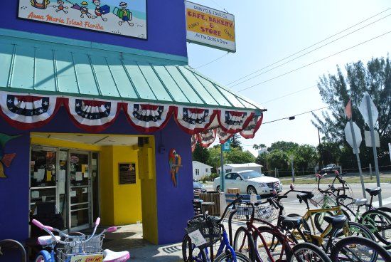 Ginny's and Jane E's Cafe and Coastal Store