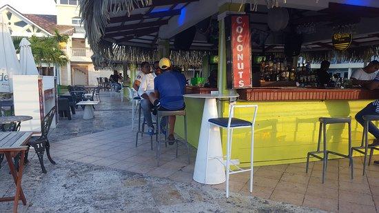CoconutsBar Punta Cana