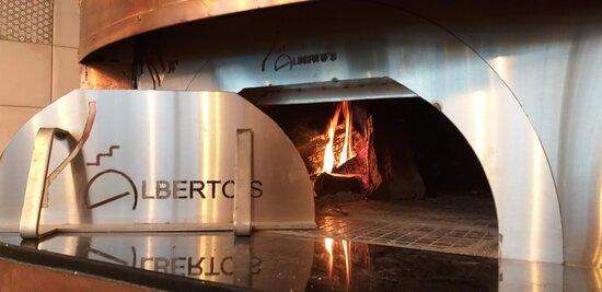 Alberto's Pizzaria