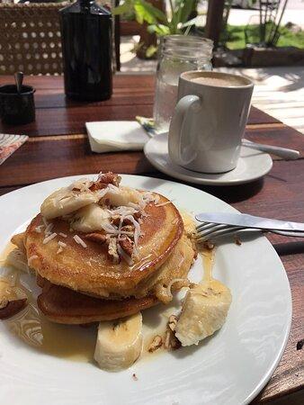 Palosantos Cafe & Restaurant