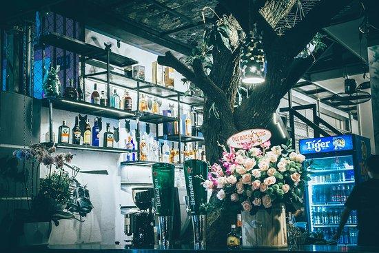 DMZ Bar - Restaurant