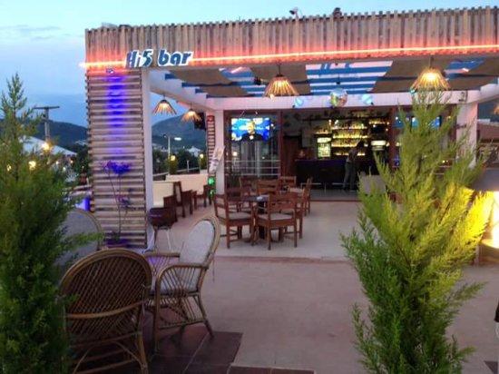 Hi 5 Bar