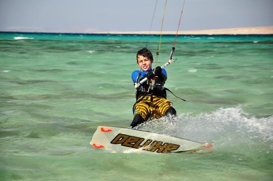 GoWind. Windsurfing & Kitesurfing School