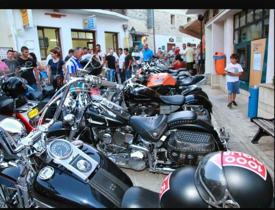 Iron Horse Pub