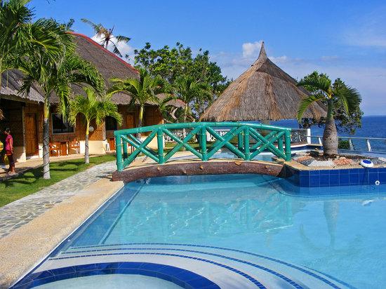 Cliffside Swim Up Bar