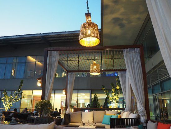 White Moon Bar