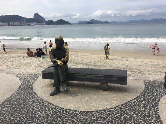 Estatua Carlos Drummond de Andrade