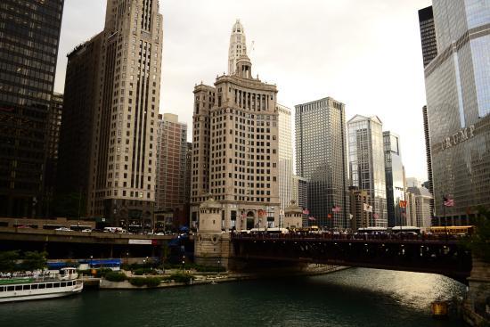 Bridgehouse and Chicago River Museum