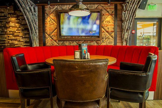 Happy Bar & Grill