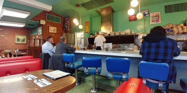 Rae's Restaurant
