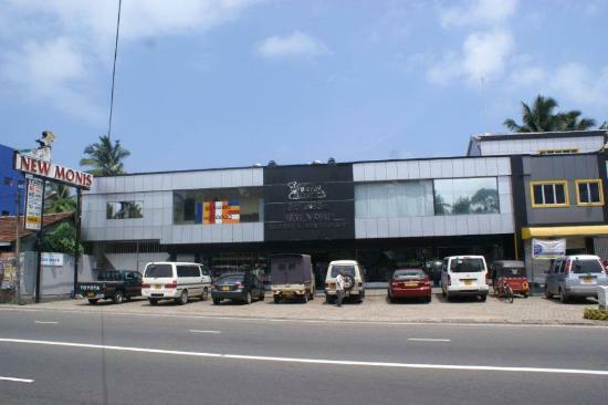 New Monis Bakery & Restaurant